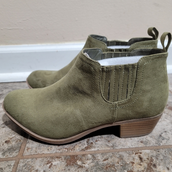 Torrid Olive Green Gore Chelsea Ankle Boot Size 9 NWOB SB2 - Picture 6 of 9